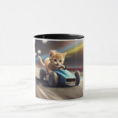 Die Katze fährt einen blauen Rennwagen Tasse (Zentrum)