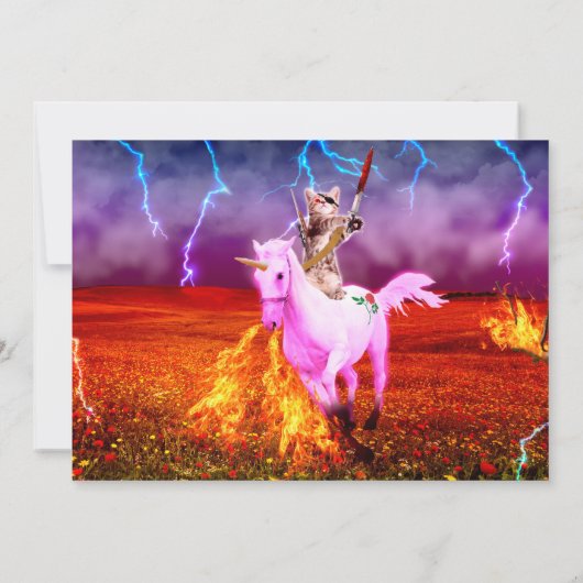 Die Katze mit einem Schwert fährt auf dem echten E Einladung (Rückseite)