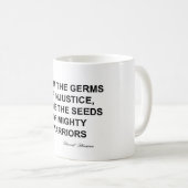 Die Keime der Ungerechtigkeit führen zu mächtigen Kaffeetasse (VorderseiteRechts)