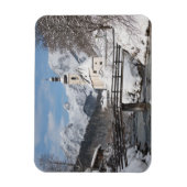 Die Kirche im Schnee mit den Alpen im Winter Magnet (Vertikal)