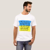 Die Kirche ist nah - ukrainisches Sprichwort T-Shirt (Vorne ganz)