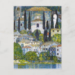 Die Kirche von Cassone Gustav Klimt Postkarte<br><div class="desc">Eine kunstvolle Postkarte mit dem Gemälde von Gustav Klimt (1862-1918),  Die Kirche in Cassone (1913). Landschaft eines italienischen Dorfes mit Kirche und Zypressen in der Nähe des Wassers.</div>