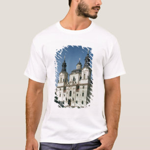 Die Kirche von Sankt Nikolaus, errichtet 1703-61 T-Shirt