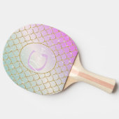 Die kleine Meerjungfrau. Goldene Waage auf rosa, t Tischtennis Schläger (Seitenansicht)