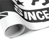 Die kleine Schwester kümmert sich um den großen Br Geschenkpapier (Rolleneckpunkt)