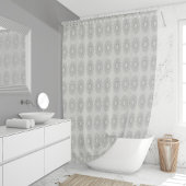 Die kleine weiße Blüte fiel auf das ländliche Must Duschvorhang