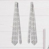 Die kleine weiße Blüte fiel auf das ländliche Must Krawatte