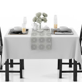 Die kleine weiße Blüte fiel auf das ländliche Must Kurzer Tischläufer