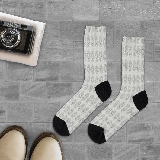 Die kleine weiße Blüte fiel auf das ländliche Must Socken