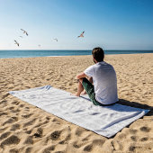 Die kleine weiße Blüte fiel auf das ländliche Must Strandtuch