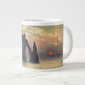 Die Klippe Etretat, Sonnenuntergang von Claude Mon Jumbo-Tasse (Vorderseite Rechts)