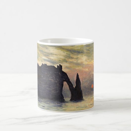 Die Klippe Etretat, Sonnenuntergang von Claude Mon Kaffeetasse (Mittel)