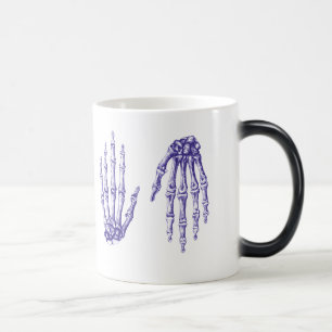 Die Knochen der menschlichen Hand Verwandlungstasse