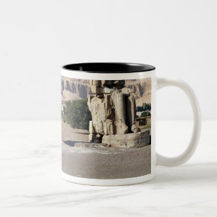Die Kolosse von Memnon, Statuen von Amenhotep Zweifarbige Tasse