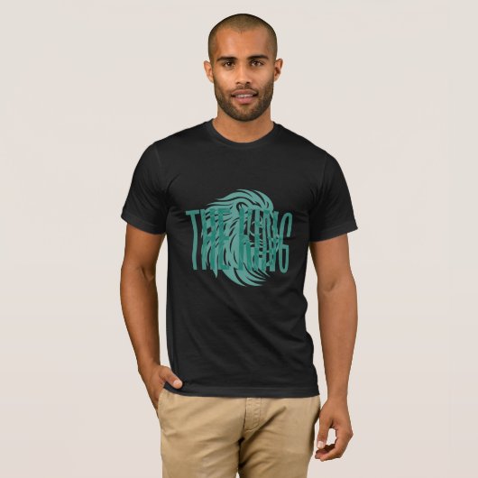 Die König Löwe Typografie Grafik T-Shirt (Vorne ganz)