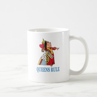 Die Königin des Herzens erklärt: "Königsregel!" Kaffeetasse