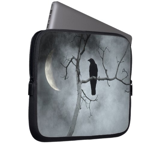 Die Krähe in einem verfehlten Waldbaum Laptopschutzhülle (Vorne Rechts)