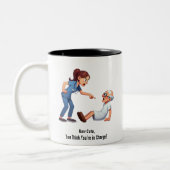 Die Krankenschwester klopft einen älteren Patiente Zweifarbige Tasse (Links)