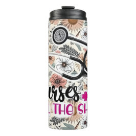 Die Krankenschwestern nennen den Wärmerwäscher. Thermosbecher