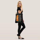 Die Kürme im Patch Pre-K Halloween-Lehrer Tasche (Am Model)