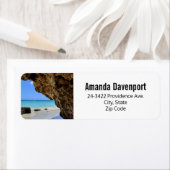 Die Küste des tropischen Strandes mit dem großen F (Insitu)