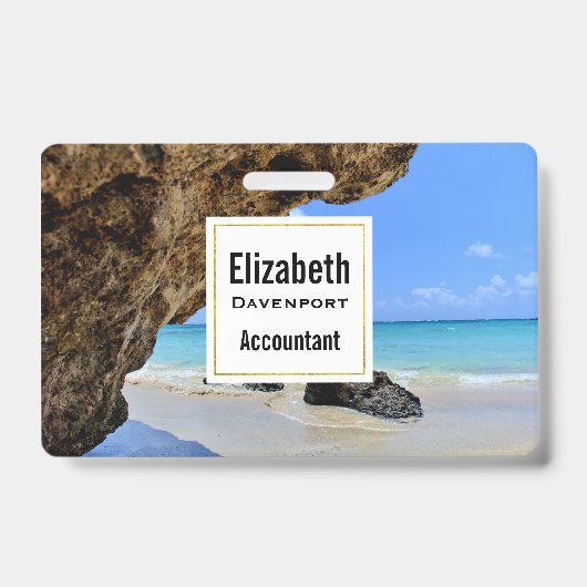 Die Küste des tropischen Strandes mit dem großen F Ausweis (Vorderseite)