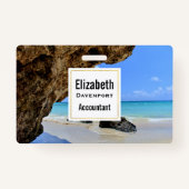 Die Küste des tropischen Strandes mit dem großen F Ausweis (Rückseite)