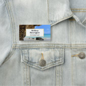 Die Küste des tropischen Strandes mit dem großen F Namensschild (Beispiel)