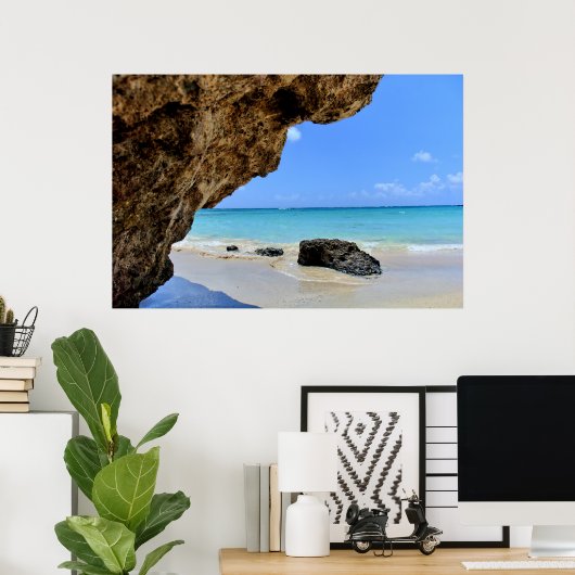 Die Küste des tropischen Strandes mit dem großen F Poster (Heimbüro)