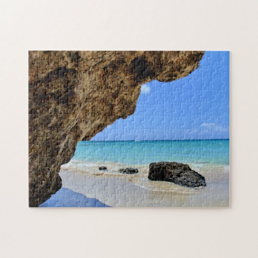 Die Küste des tropischen Strandes mit dem großen F Puzzle (Horizontal)