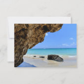 Die Küste des tropischen Strandes mit dem großen F RSVP Karte (Rückseite)