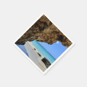 Die Küste des tropischen Strandes mit dem großen F Serviette (Ecke)