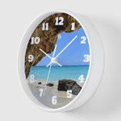 Die Küste des tropischen Strandes mit dem großen F Uhr (Winkel)