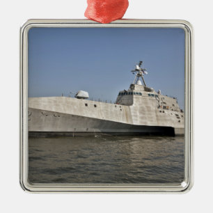 Die Küstenkampfschiff Unabhängigkeit laufend Ornament Aus Metall