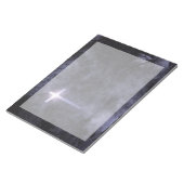 Die LED leuchtet auf Notepad. Notizblock (angewinkelt)