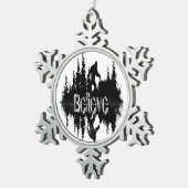 Die Legende Sasquatch, Big Foot Lake Reflection Schneeflocken Zinn-Ornament (Rechts)