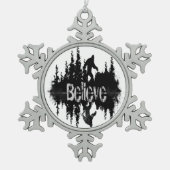 Die Legende Sasquatch, Big Foot Lake Reflection Schneeflocken Zinn-Ornament (Vorderseite)