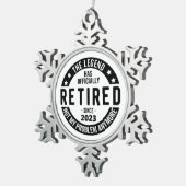 Die Legende wurde offiziell erschöpft, erschöpft 2 Schneeflocken Zinn-Ornament (Rechts)