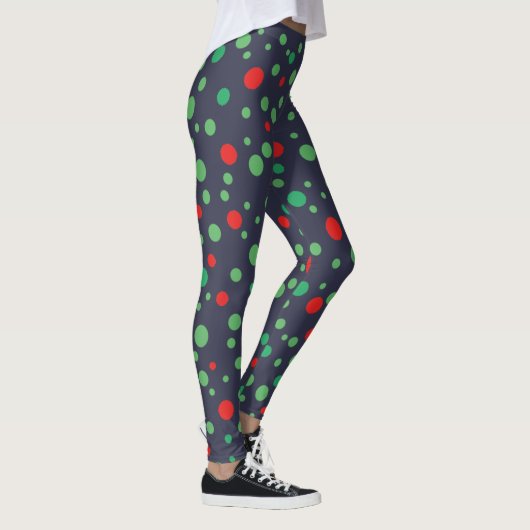Die Leggings sind grün und rot gestrichelt (Rechts)