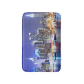 Die Lichter der Stadt bei Nacht Badematte (Vorderseite Vertikal)