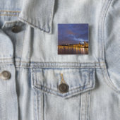 Die Lichter der Stadt spiegeln sich im Fluss Willa Button (Beispiel)