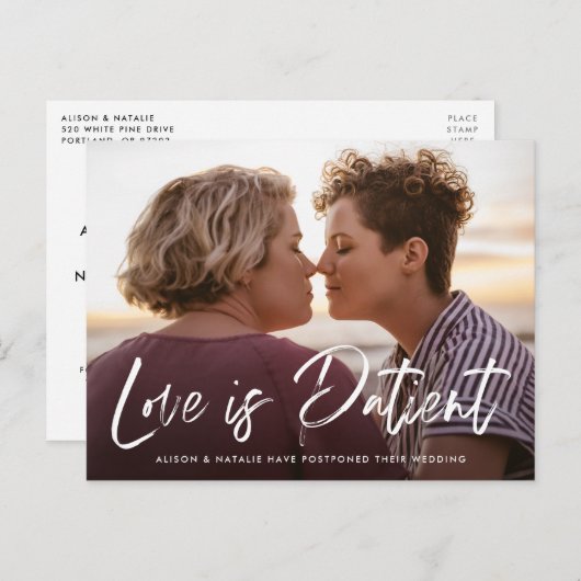 Die Liebe der gebürsteten Buchstaben ist die Aufsc Ankündigungspostkarte (Vorne/Hinten)