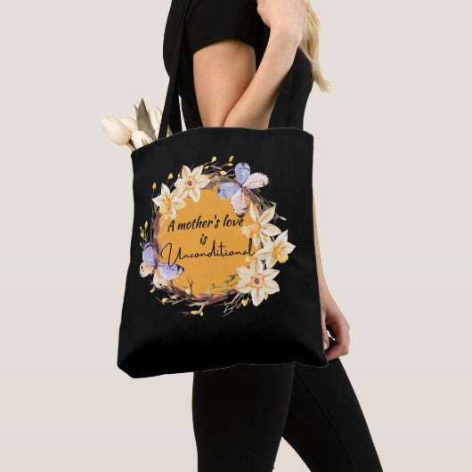 Die Liebe einer Mutter ist bedingungslos auf der T Tasche (Von Nahem)
