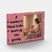 Die Liebe einer Mutter ist das Herzstück der Famil Fotoblock (Links)