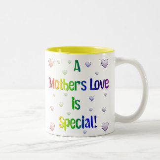 Die Liebe einer Mutter ist speziell Zweifarbige Tasse