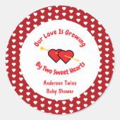 Die Liebe wächst um zwei Herzenszüge Runder Aufkleber (Vorderseite)