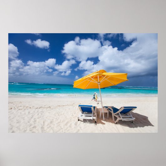 Die Liegestühle am Strand Poster (Vorne)