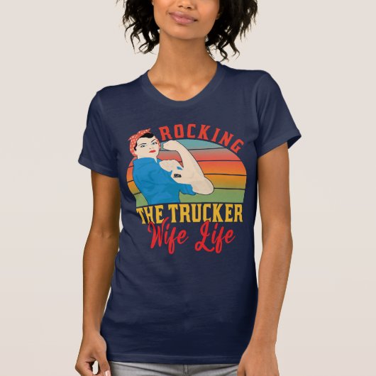Die LKW-Ehefrau Life Truck Driver Trucking Funny T-Shirt (Vorderseite)