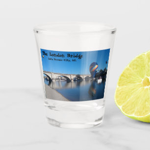 Die London Bridge, Lake Havasu, AZ. Schnapsglas