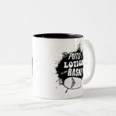 Die Lounge im Korb Zweifarbige Tasse (VorderseiteRechts)